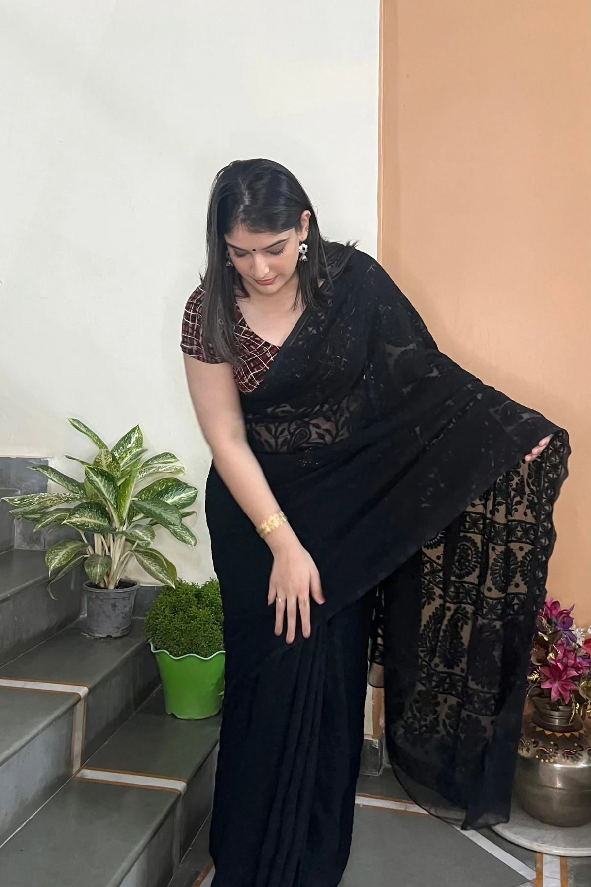 Arsh Handcrafted Georgette All Over Chikan Black Embroidered Saree - Image 4