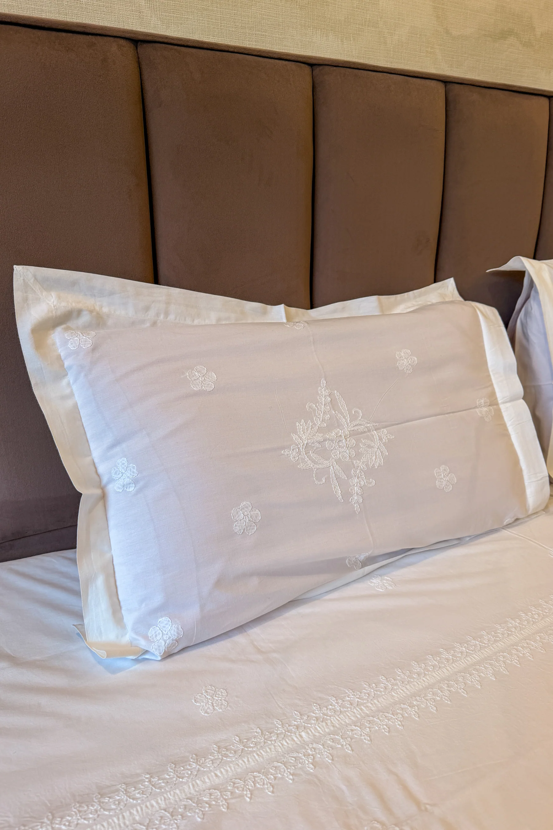 Arsh Hand Embroidered Chikankari Bedsheet with Pillow Covers - Image 2