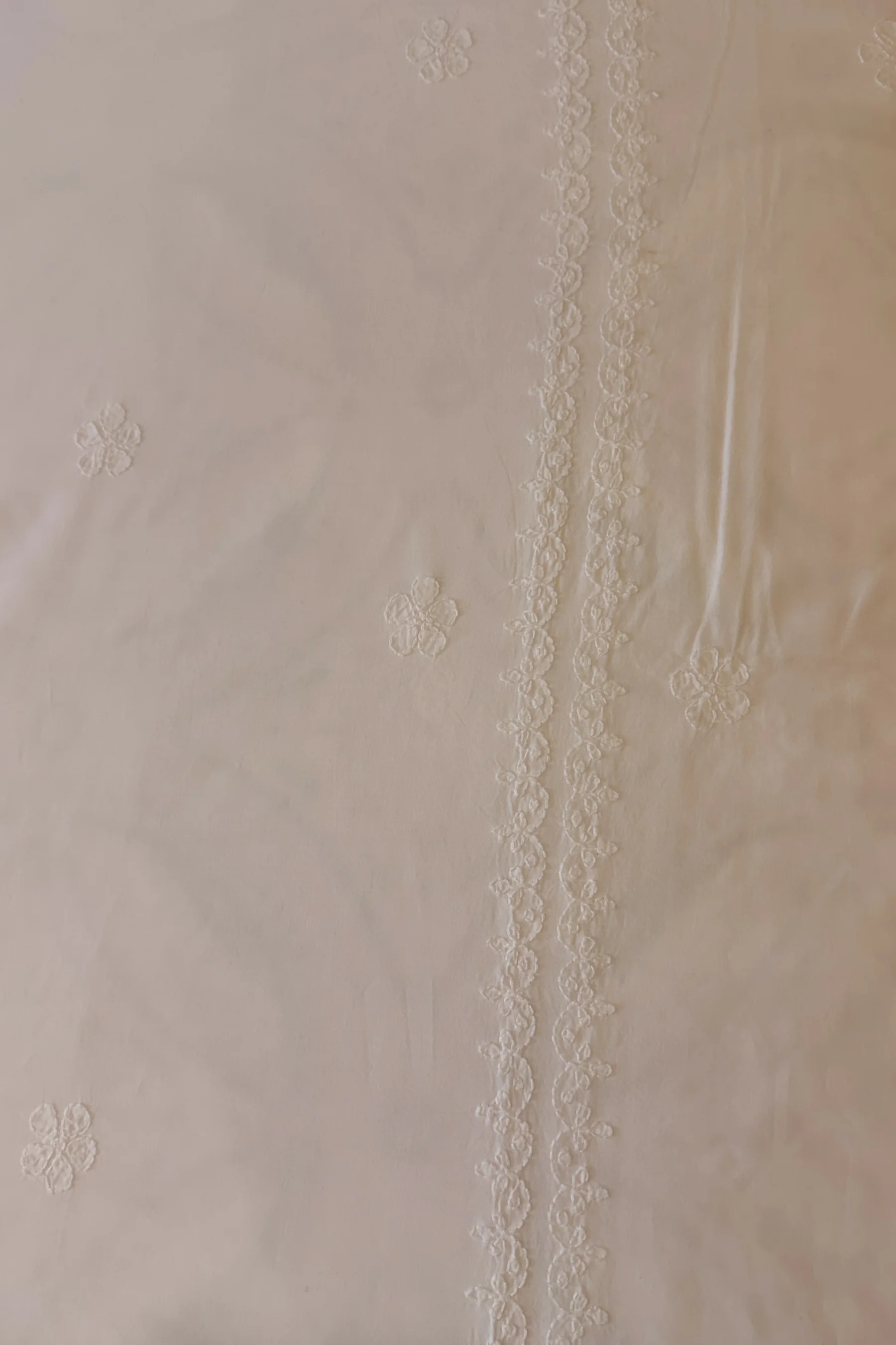 Arsh Hand Embroidered Chikankari Bedsheet with Pillow Covers - Image 3