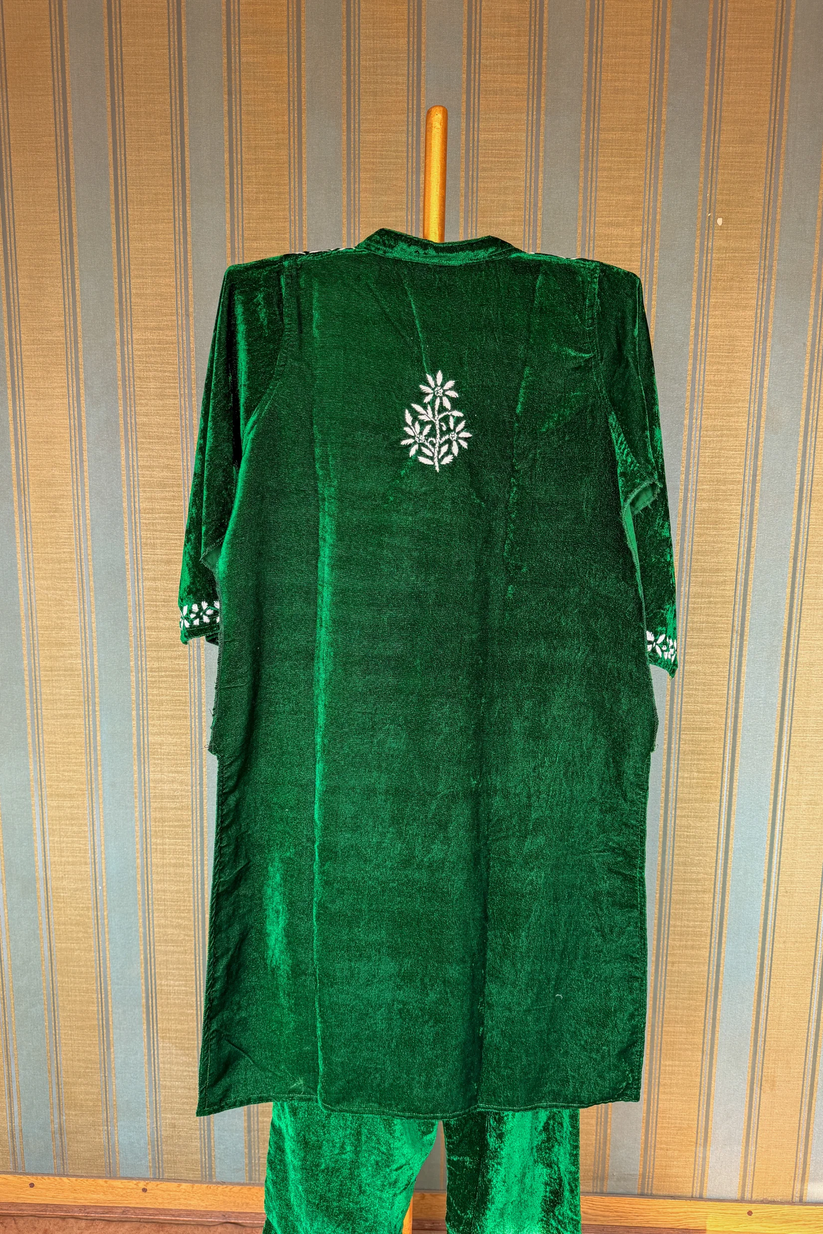 Arsh Hand Embroidered Velvet Chikankari Semi Stiched Coord Set - Image 2