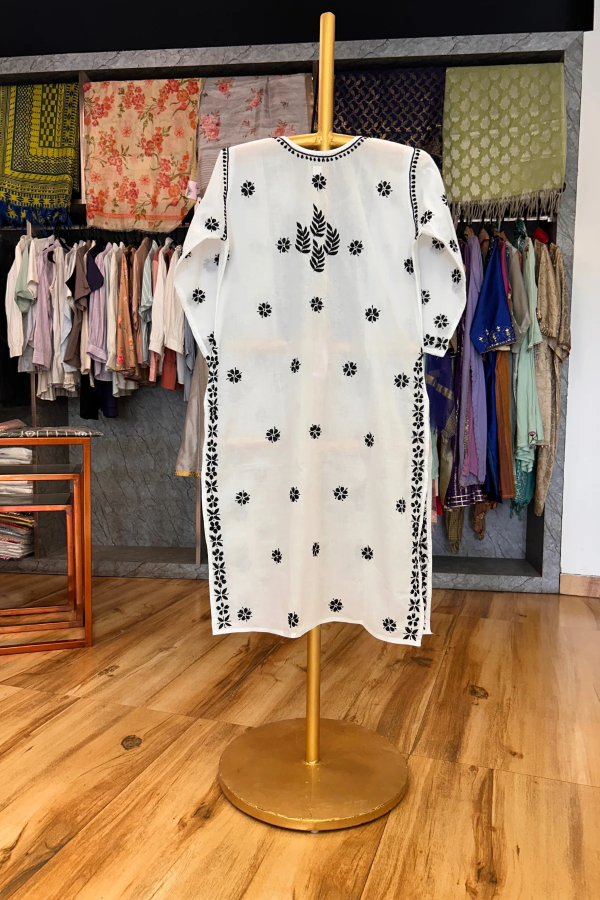 Arsh Handcrafted Mul Cotton White Cotton Kurti - Image 2