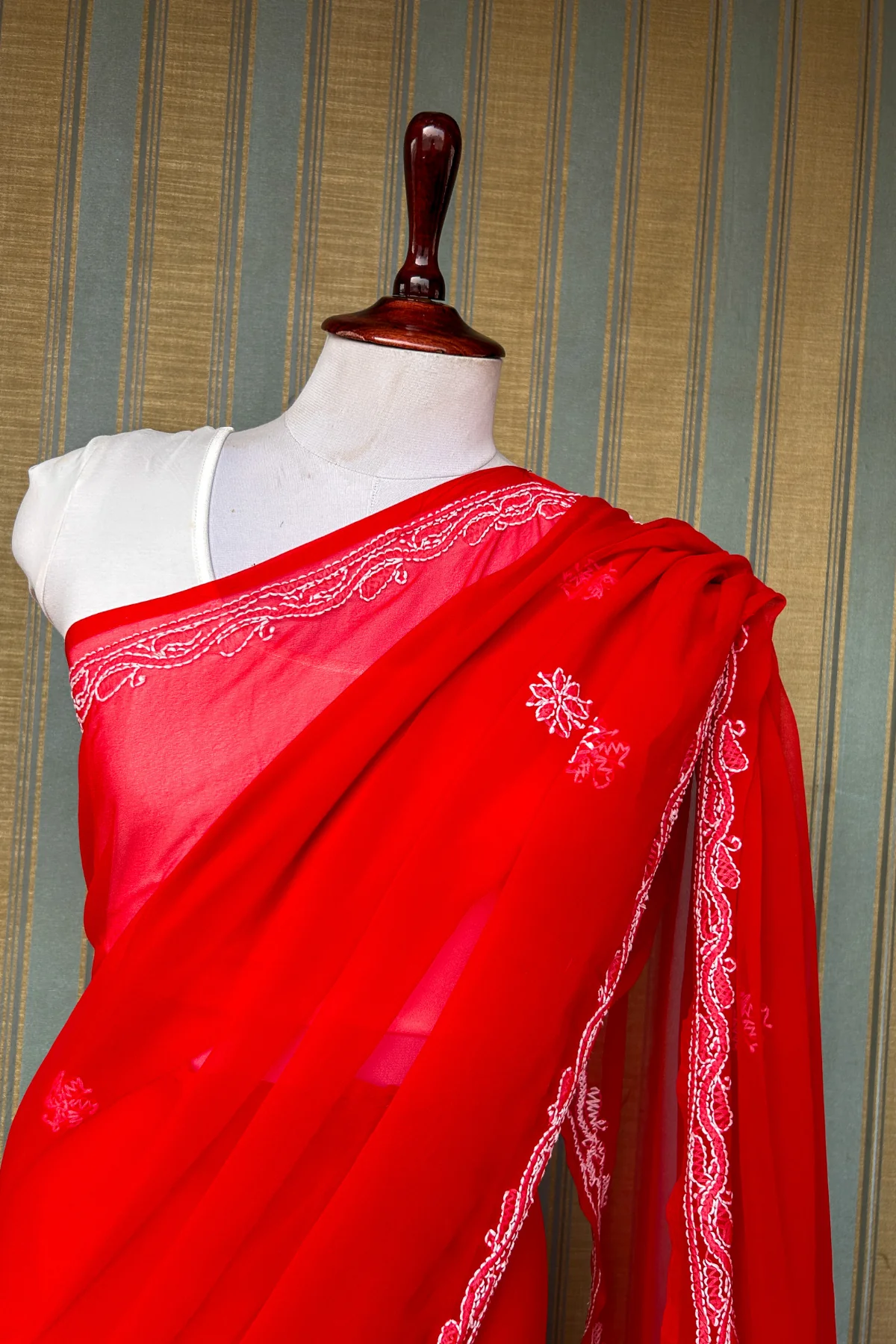 Arsh Handcrafted Semi Georgette Heavy Palla Red Chikan Embroidered Saree - Image 4