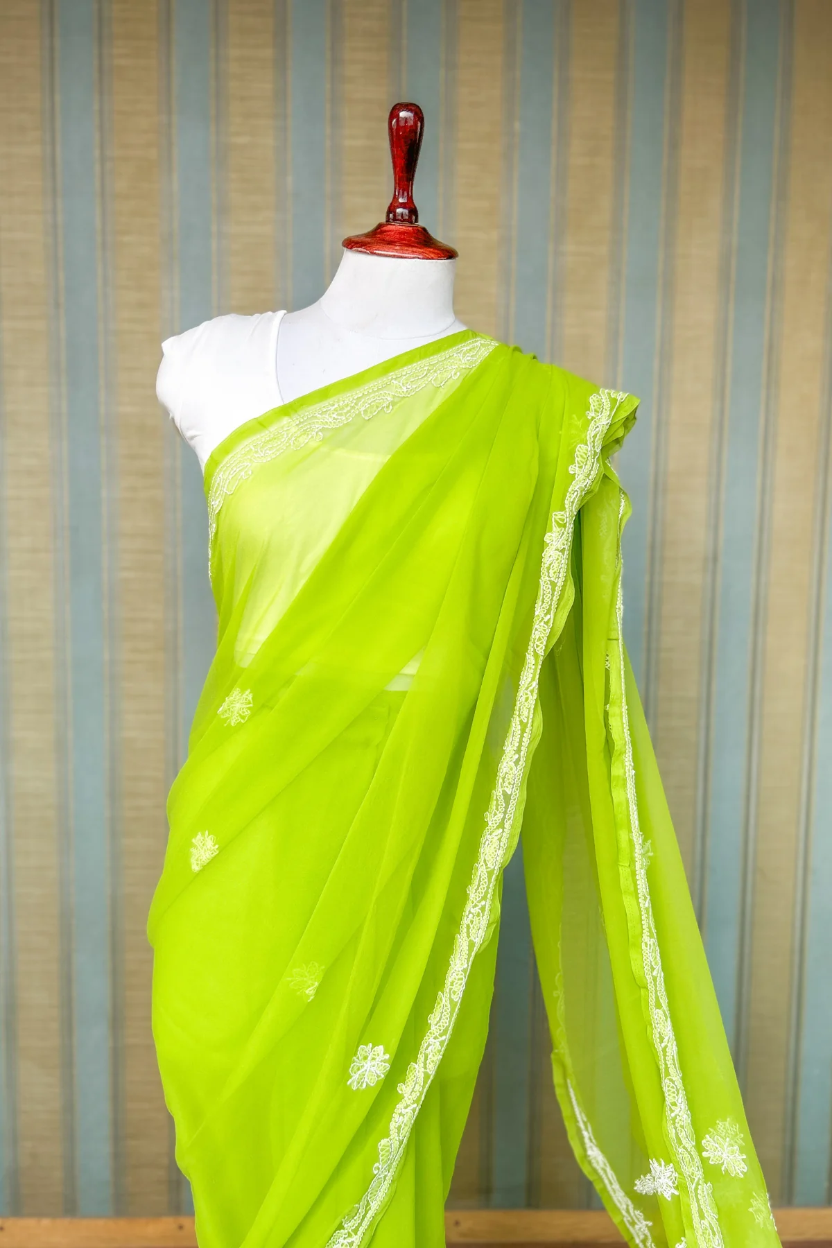 Arsh Handcrafted Semi Georgette Heavy Palla Chikan Embroidered Saree - Image 3