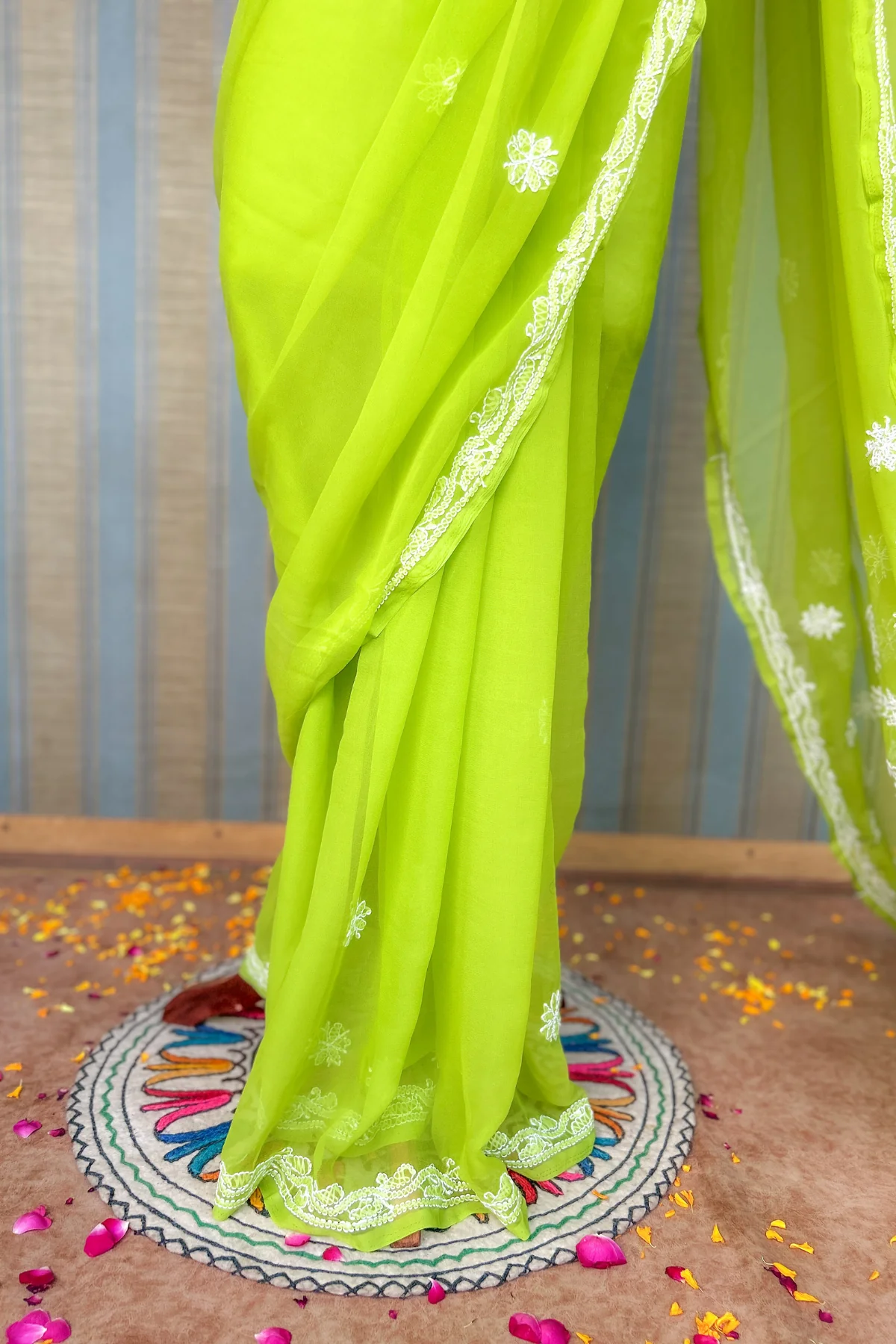 Arsh Handcrafted Semi Georgette Heavy Palla Chikan Embroidered Saree - Image 4