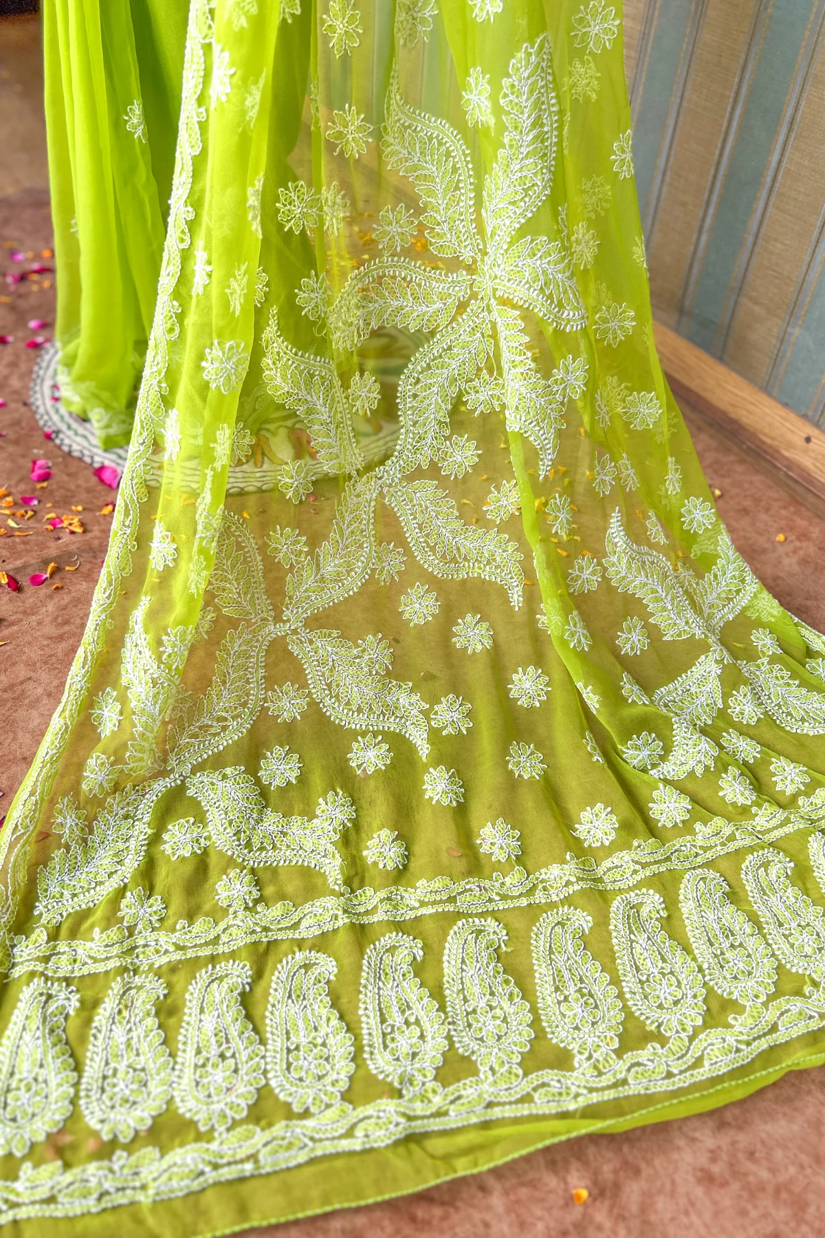 Arsh Handcrafted Semi Georgette Heavy Palla Chikan Embroidered Saree - Image 5