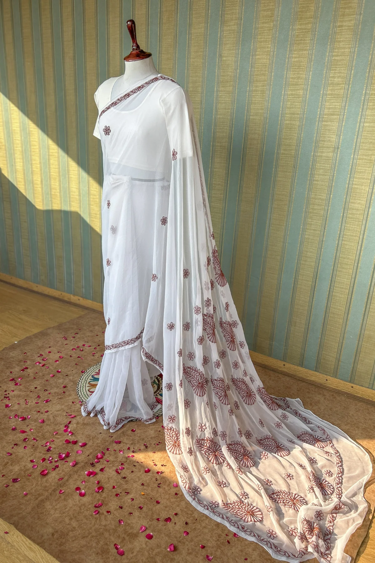 Arsh Handcrafted Semi Georgette Heavy Palla White Chikan Embroidered Saree - Image 11