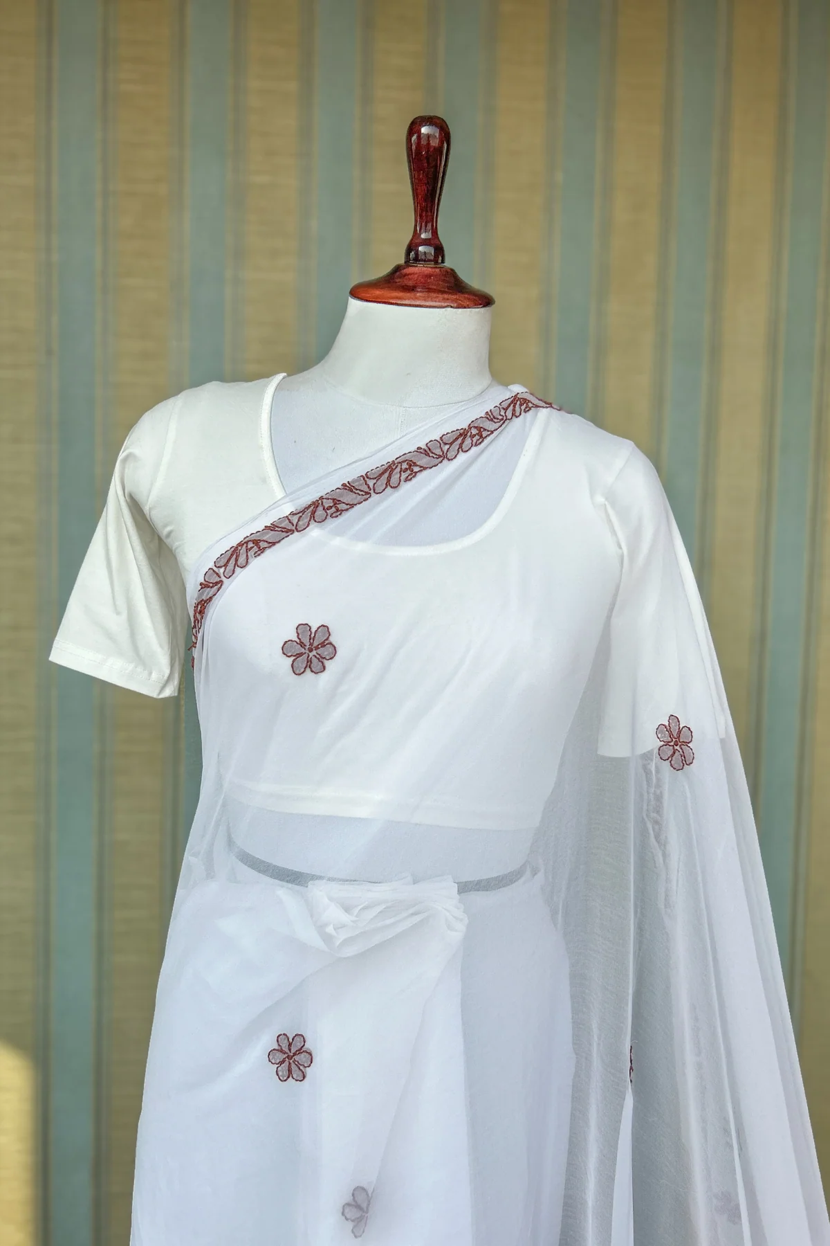Arsh Handcrafted Semi Georgette Heavy Palla White Chikan Embroidered Saree - Image 2