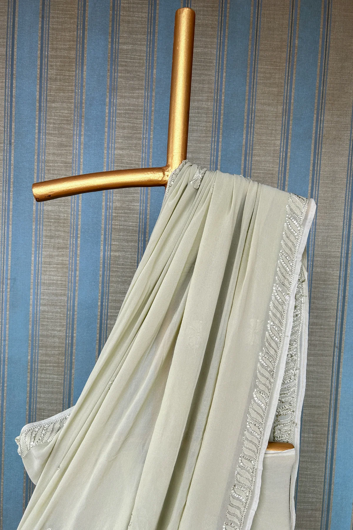 Arsh Handcrafted Pure Georgette Palla Boota Chikan Embroidered Saree - Image 3