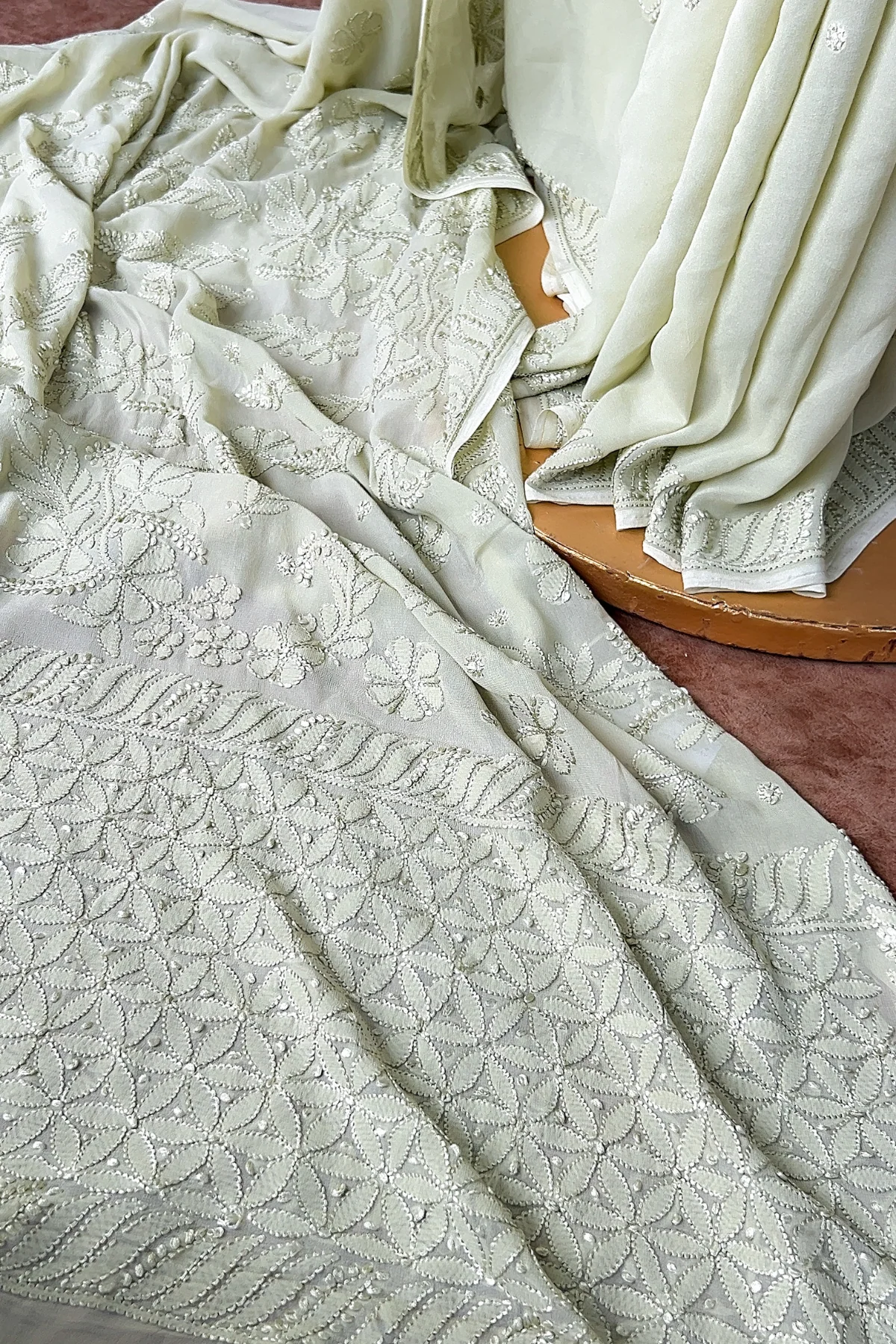 Arsh Handcrafted Pure Georgette Palla Boota Chikan Embroidered Saree - Image 4