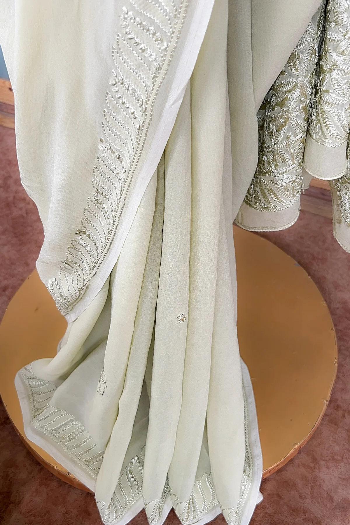 Arsh Handcrafted Pure Georgette Palla Boota Chikan Embroidered Saree - Image 5