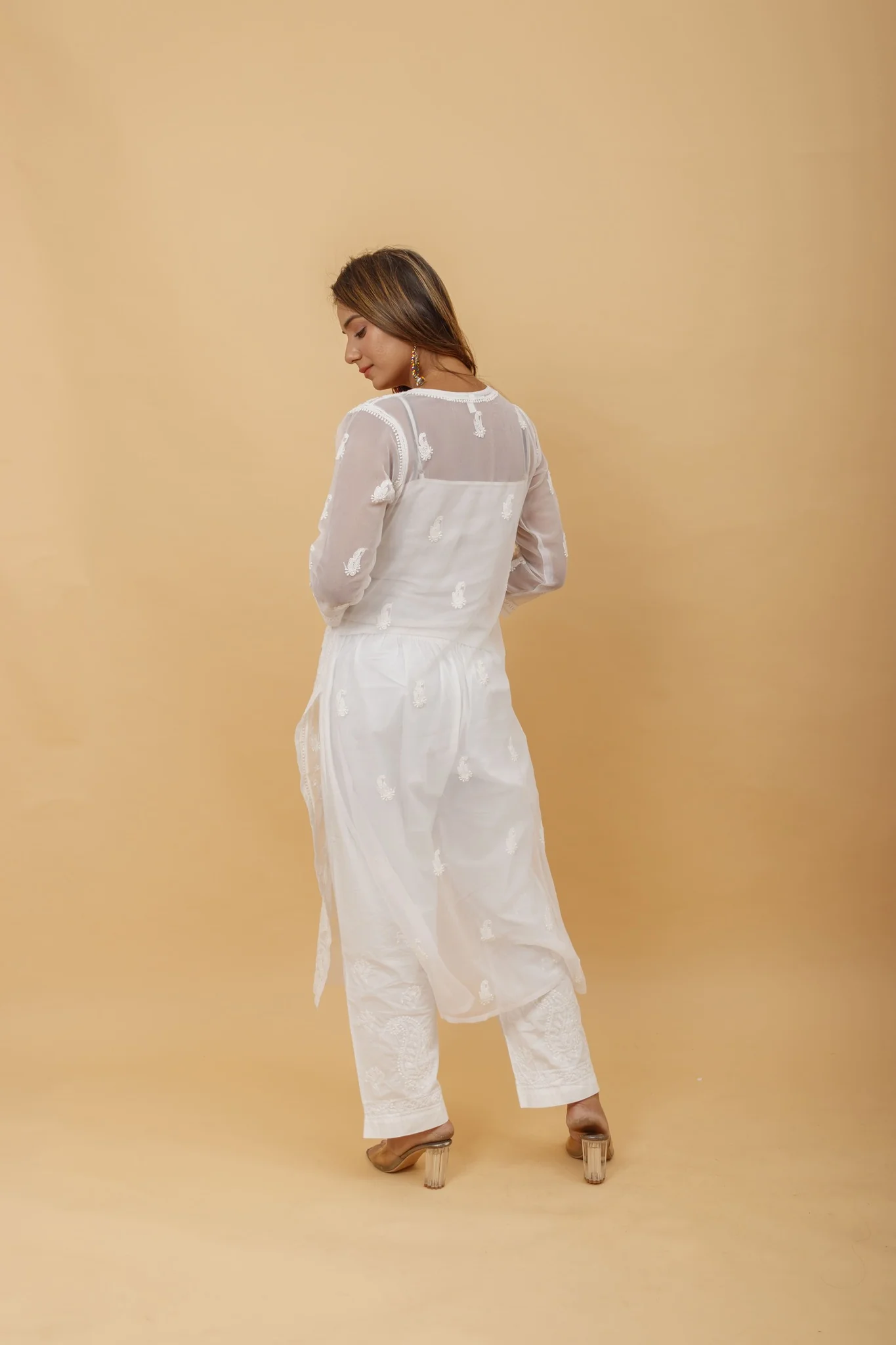 Arsh Handcrafted White Semi Georgette Chikan Kurti - Image 4