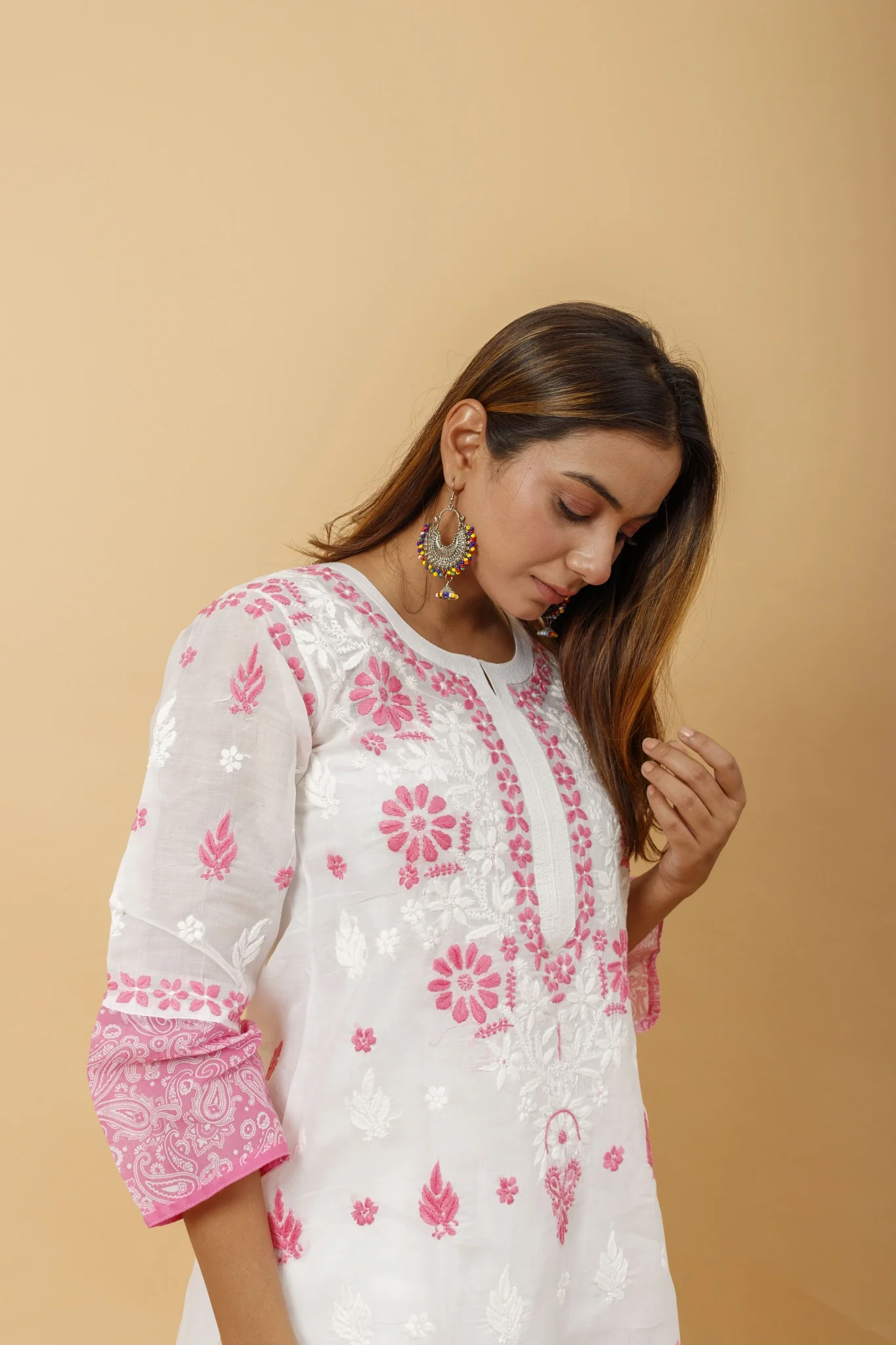 Arsh Handcrafted White and Pink Pure Cotton Chikankari Kairi Printed Kurti - Image 3