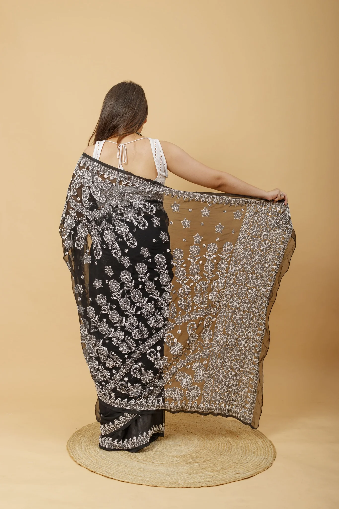 Arsh Handcrafted Semi Georgette Heavy Palla Chikan Embroidered Saree - Image 5