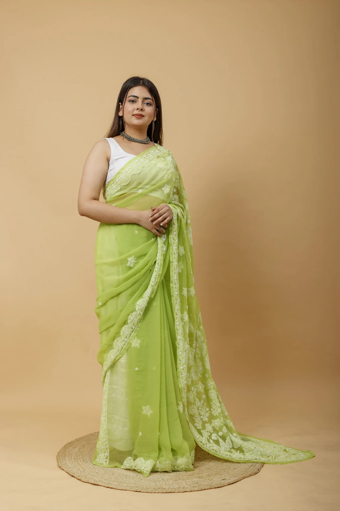 Arsh Handcrafted Semi Georgette Heavy Palla Chikan Embroidered Saree - Image 4