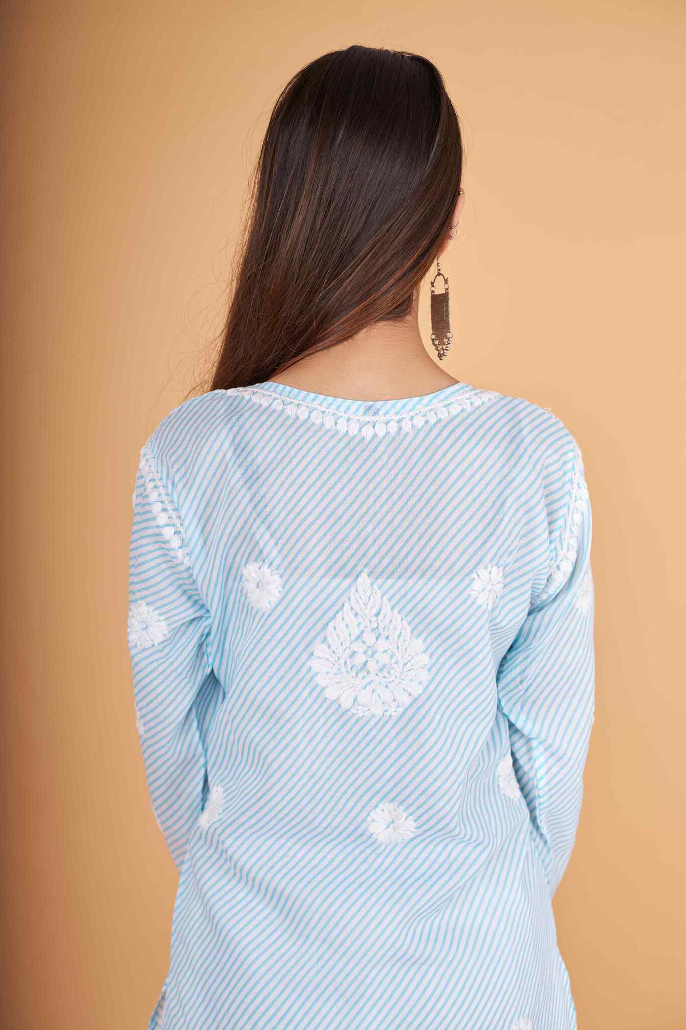 Arsh Handcrafted Leheriya Print Pure Cotton Chikan Kurti - Image 4